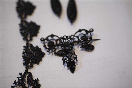 A 19th century Berlin? ironwork parure, necklace 15.5in.